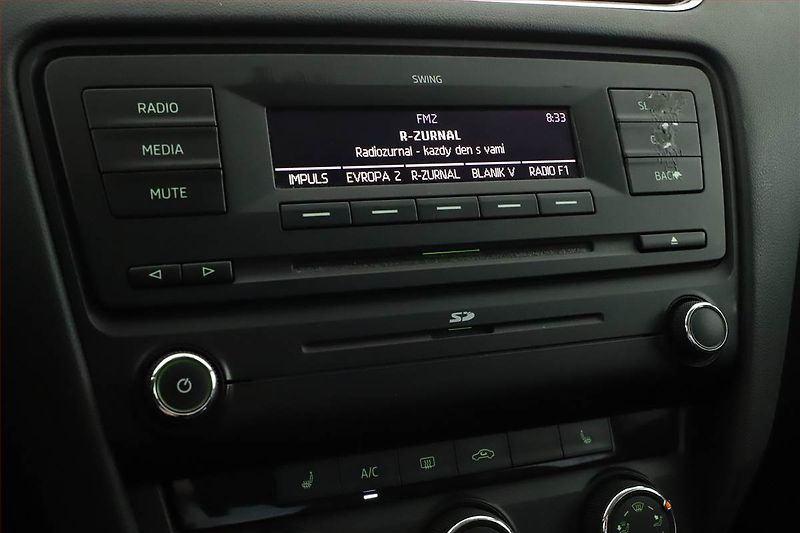 Škoda Octavia (2013) 1.6 TDI, Automat, Tempomat - fotka 14 z 16