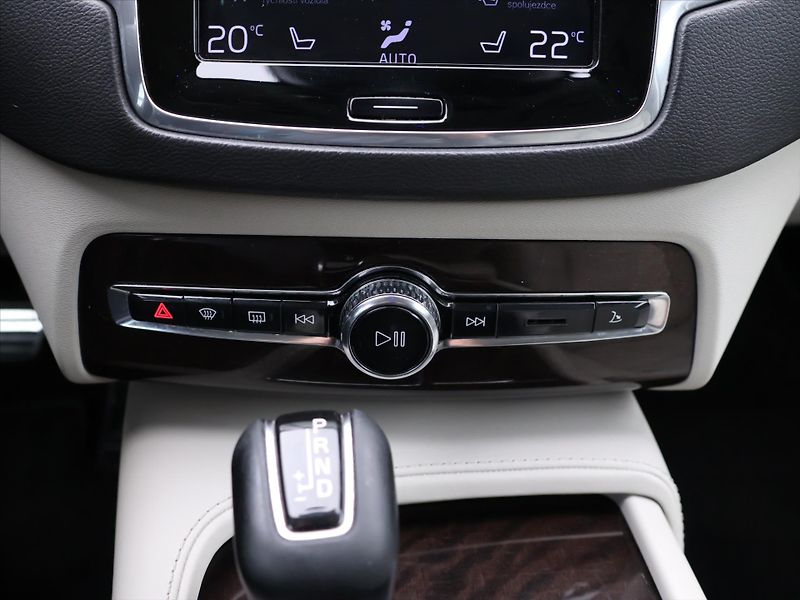 Volvo XC90 2,0 D5 177kW AWD CZ Inscriptio - fotka 24 z 36