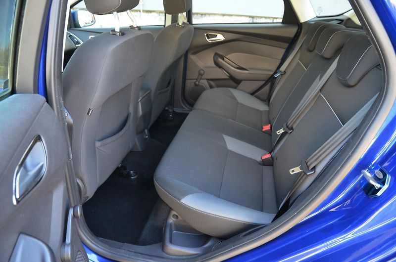 Ford Focus (2014) 1.0 EB 74kW TREND 2x kola - fotka 12 z 35