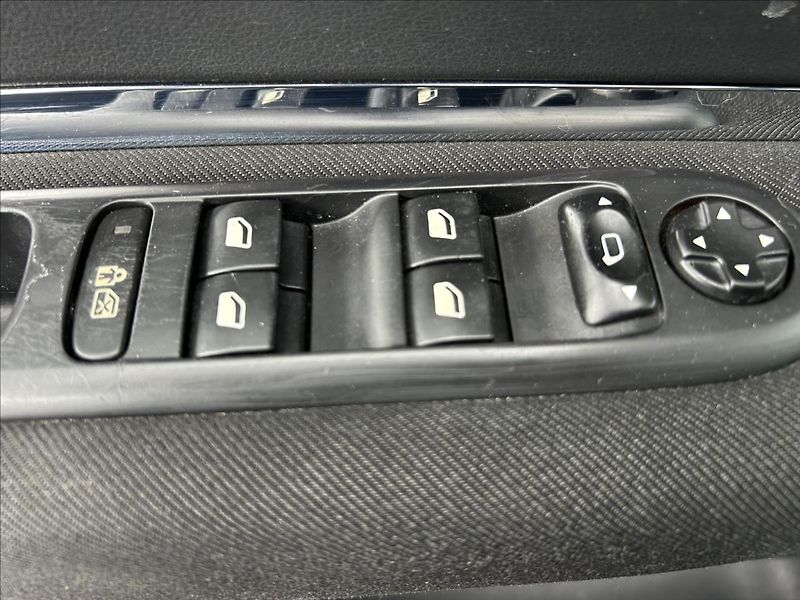 Peugeot 3008 1,6 HDi  Tažné,ALU,Klimatizace - fotka 14 z 43