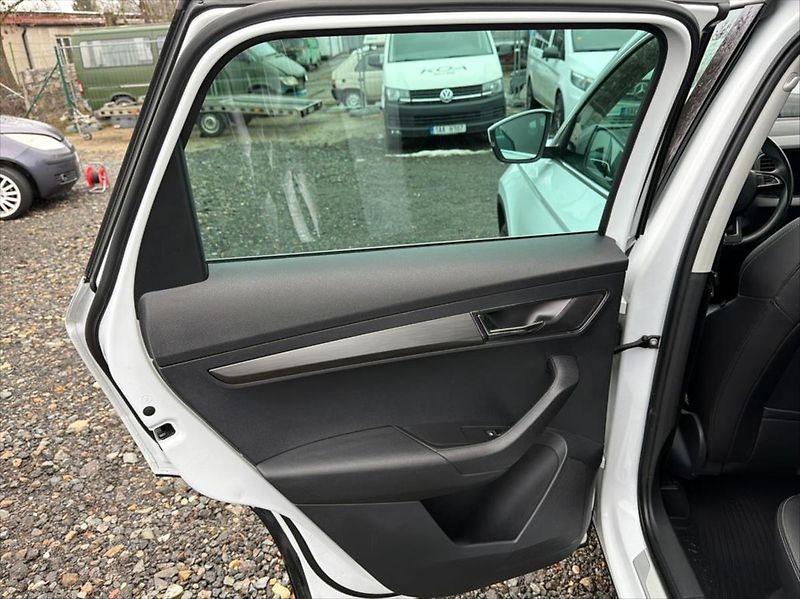 Škoda Karoq 2,0 TDi 110 KW 4X4 ČR WEBASTO - fotka 42 z 44