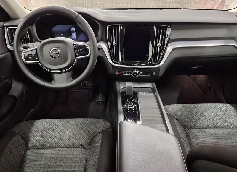Volvo V60 Cross Country B4 AWD Core Kam. - fotka 6 z 9