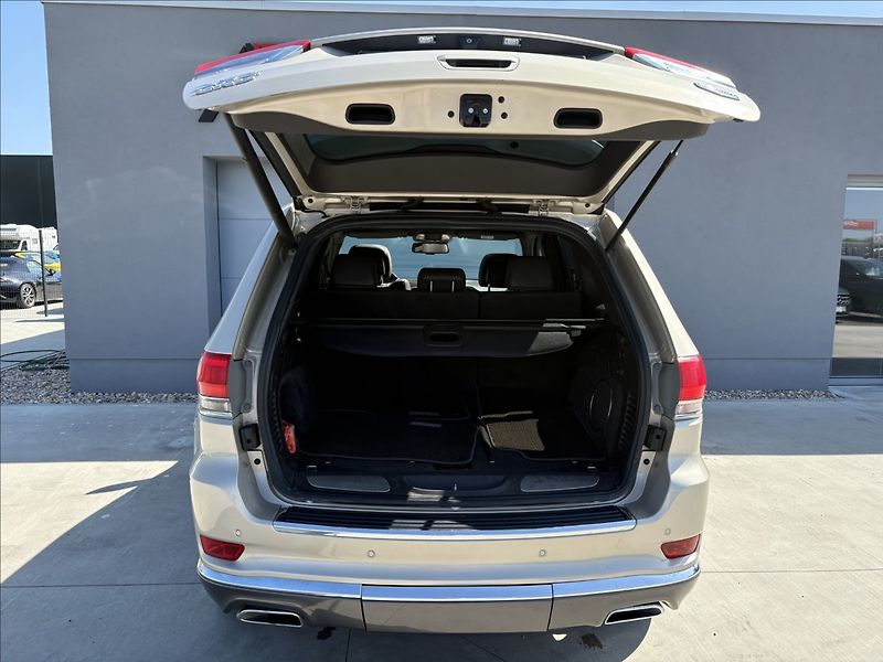 Jeep Grand Cherokee 3,0 CRD 184KW SUMMIT ČR.1.MAJ. - fotka 26 z 38