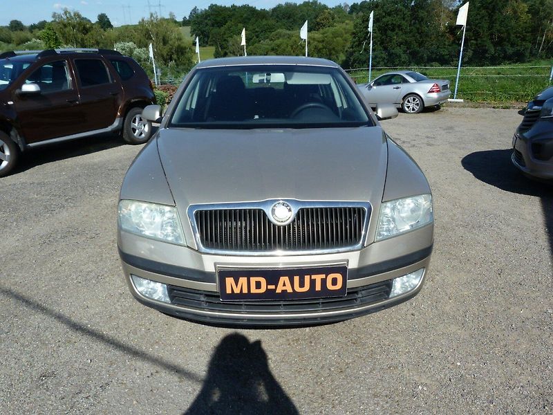 Škoda Octavia 1.6 MPI - fotka 2 z 15