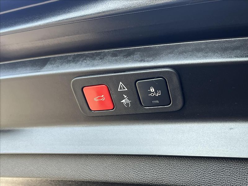 Peugeot 5008 1,2 PureTech  Allure Pack EAT8 - fotka 25 z 29