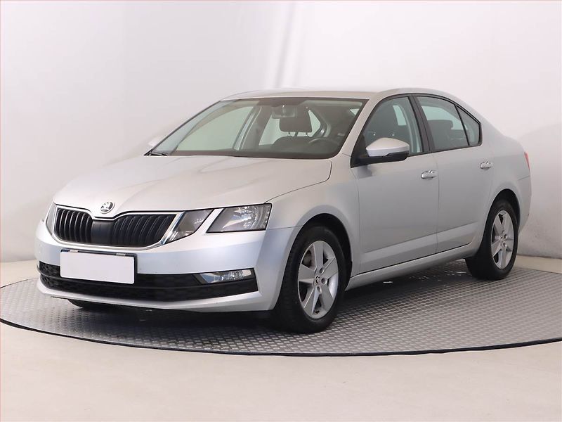 Škoda Octavia (2018) Ambition Plus 1.5 TSI - fotka 2 z 18