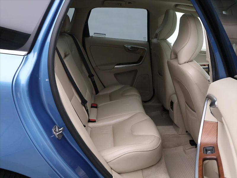 Volvo XC60 2,4 D5 169kW CZ Inscription - fotka 13 z 30