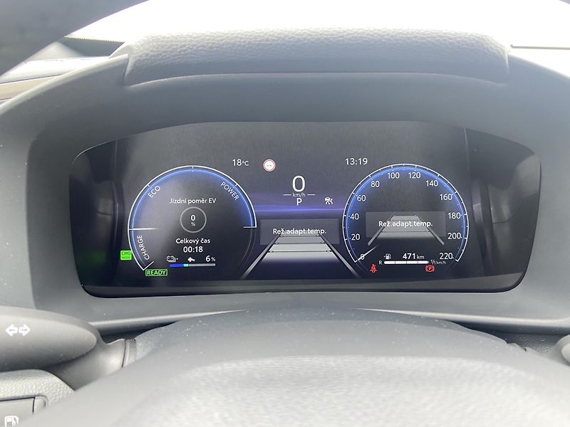 Toyota C-HR 2.0 PHEV 220k e-CVT Executive - fotka 17 z 23