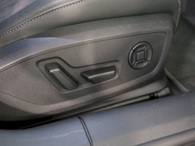 Audi A5 (2025) AVANT S-LINE 2.0TDI 150KW TAŽN - fotka 16 z 38