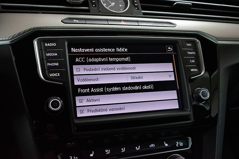 Volkswagen Passat 2.0 Bi-TDI R-LINE*N.TOPENÍ*ACC - fotka 31 z 40