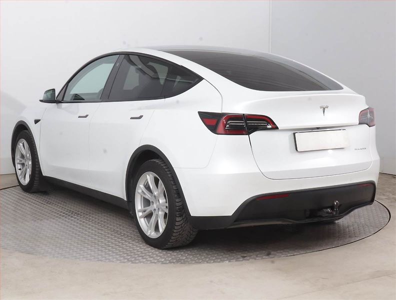 Tesla Model Y (2022) Long Range AWD 79kWh, SoH 92% - fotka 4 z 21