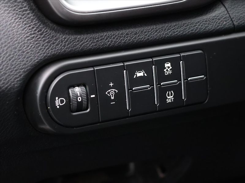 Kia Ceed 1,4 T-GDI Fresh CZ - fotka 14 z 28