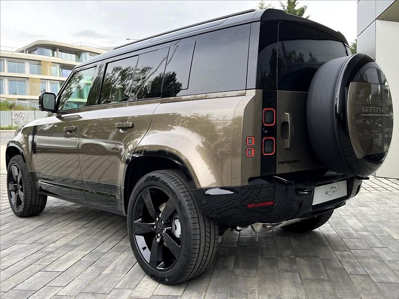 Land Rover Defender (2026) 110 D250 X-DYNAMIC SE - fotka 4 z 31