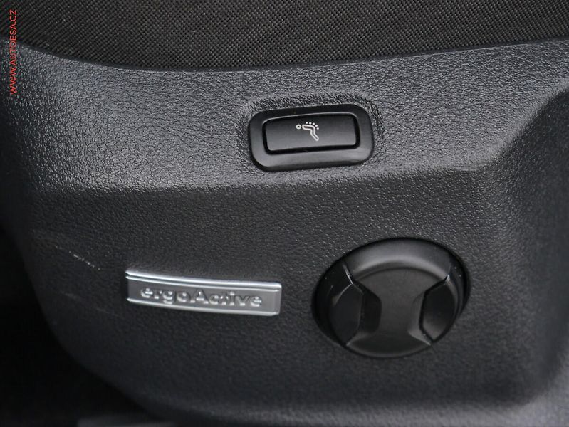 Volkswagen Golf (2018) 1.4 TSI, ČR, LED, AC - fotka 25 z 26