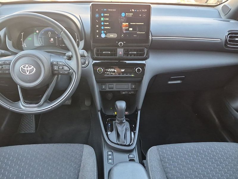 Toyota Yaris Cross 1,5 HEV FWD Style 96 kW - fotka 12 z 24
