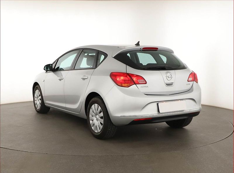 Opel Astra (2015) 1.6 CDTI, Tempomat - fotka 4 z 13