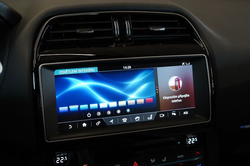Jaguar F-Pace 30d AWD, PRESTIGE, Panorama - fotka 37 z 49