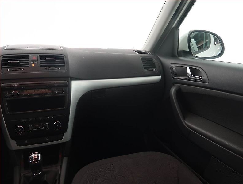 Škoda Yeti (2014) 2.0 TDI, 4X4, Park. senzory - fotka 8 z 16