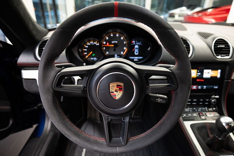 Porsche Cayman 718 GT4 BOSE/Alcantara/Manuál - fotka 6 z 18