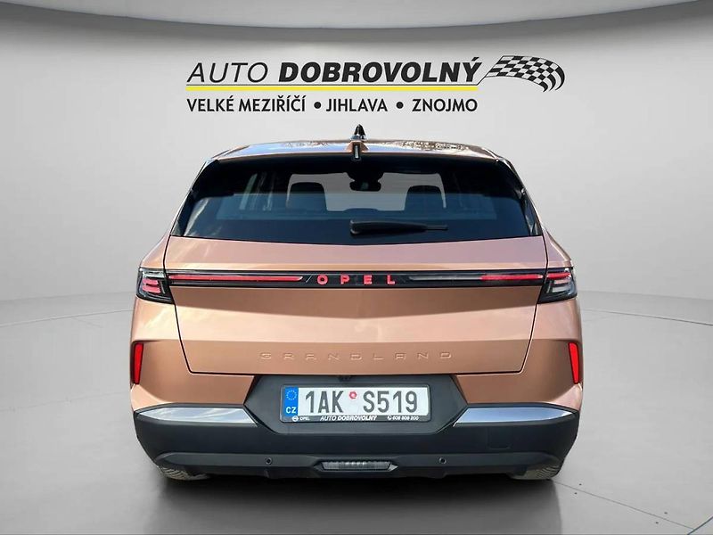 Opel Grandland Edition Hybrid 1.2 TURBO (107k - fotka 6 z 42