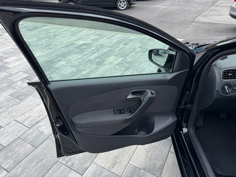 Volkswagen Polo (2011) Comfortline 1.2 TSI 66kW - fotka 9 z 32