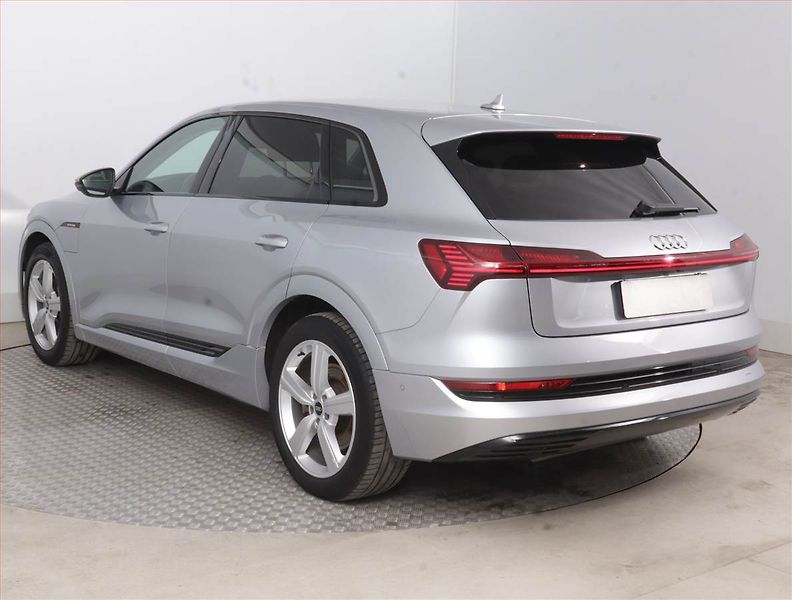 Audi e-tron (2021) 50 quattro, SoH 92% - fotka 4 z 19