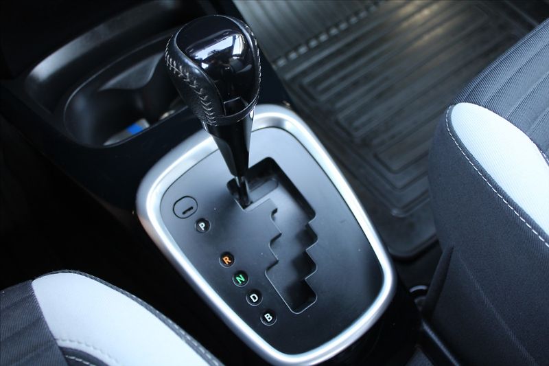 Toyota Yaris 1,5 HYBRID  ČR,A/T,SELECTION - fotka 16 z 31