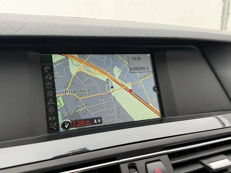 BMW Řada 5 (2012) 525D 160 kW XDRIVE - fotka 13 z 23