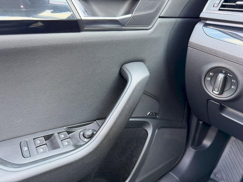Škoda Superb (2016) 2.0 TSI 206kW L&K DSG 4x4 - fotka 10 z 35