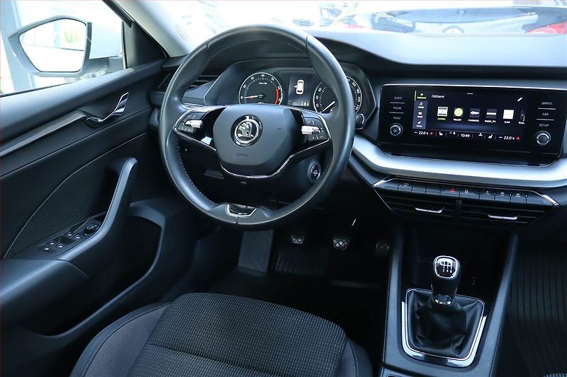 Škoda Octavia (2022) 1.0 TSI, Tempomat - fotka 7 z 25
