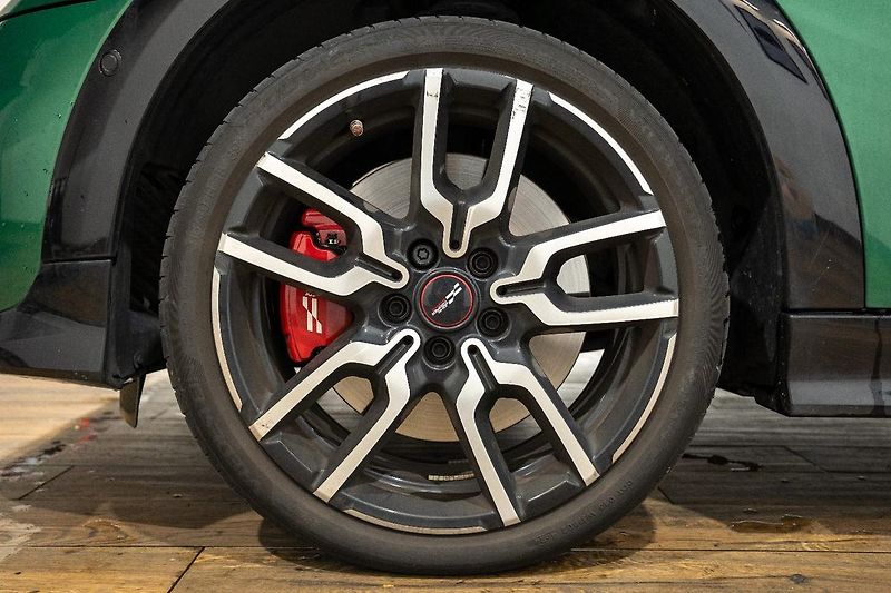 Mini Cooper JCW 2.0 170 kW - fotka 29 z 30