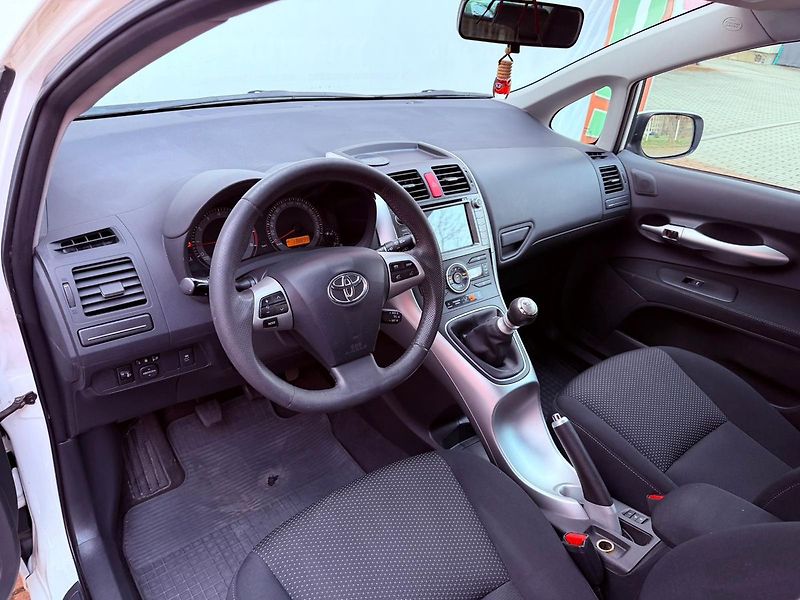 Toyota Auris 1.6 Valvematic, ČR - fotka 14 z 22