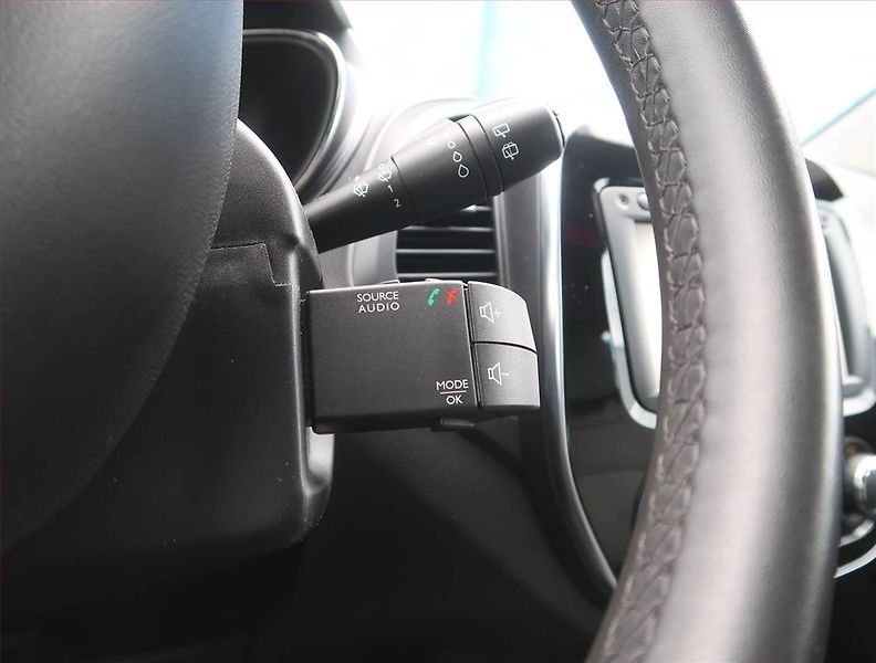Renault Captur (2017) 1.2 TCe, Navi, Tempomat - fotka 17 z 17