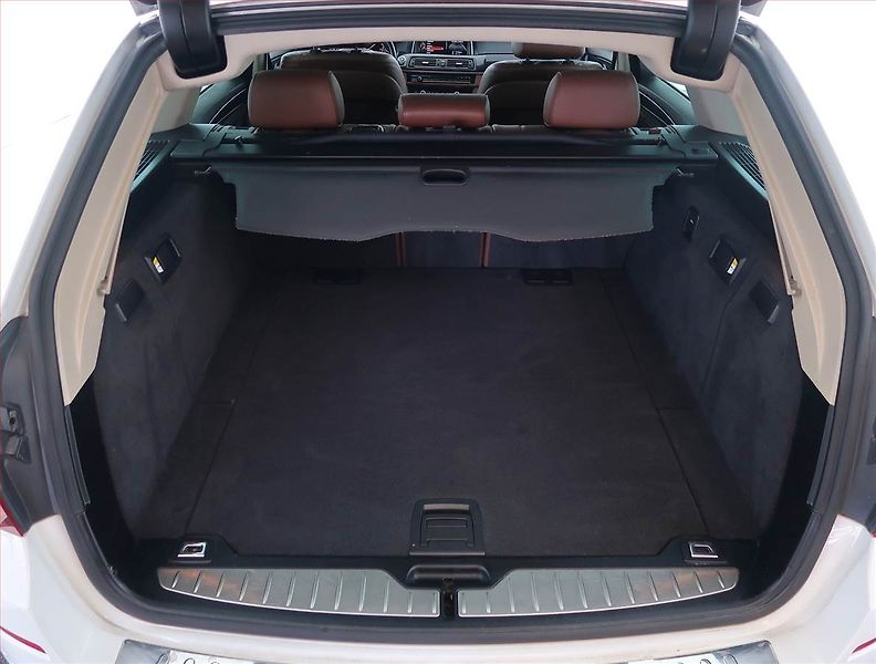 BMW Řada 5 (2015) 530d, Automat, Serv.kniha - fotka 14 z 23