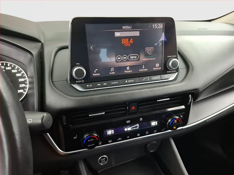 Nissan Qashqai (2021) 1.3 DIG-T - fotka 12 z 18