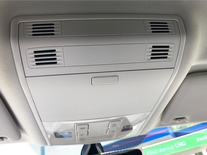 Volkswagen Passat Variant 2,0 TDI DSG - fotka 23 z 28