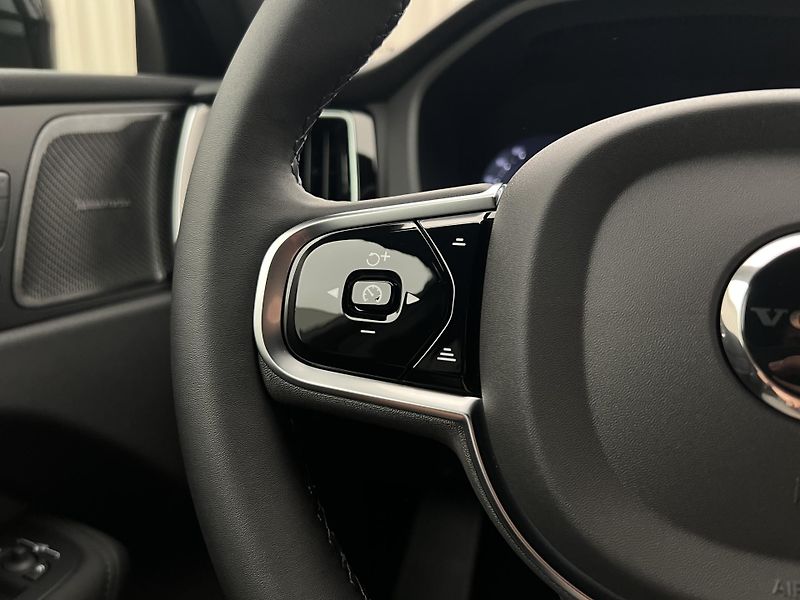 Volvo XC60 (2026) B5 AWD BLACK EDITION PLUS AUT - fotka 20 z 42