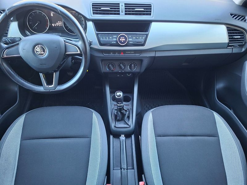 Škoda Fabia (2015) 1.2TSI 66kW -1.MAJITEL - fotka 11 z 42