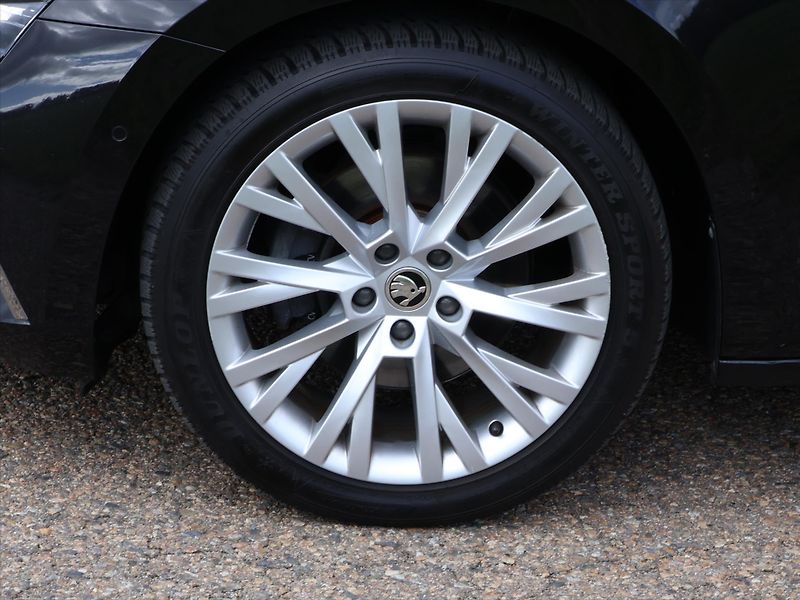 Škoda Superb 2,0 TDI DSG L&K DPH CZ - fotka 27 z 34