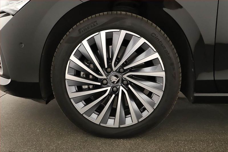 Škoda Superb (2025) 2.0 TSI, LAURIN&KLEMENT, DPH - fotka 12 z 21