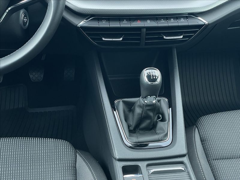 Škoda Octavia 2,0 TDI Combi Ambition Plus - fotka 13 z 24