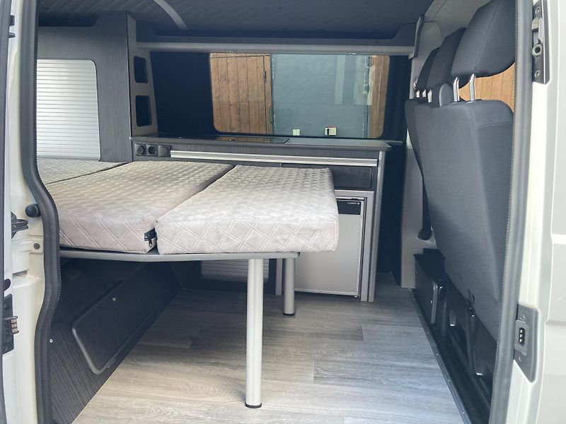Volkswagen Multivan (2017) 2.0TDi 4MOTI0N  California  - fotka 15 z 29