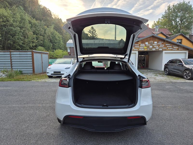 Tesla Model Y LONG RANGE DUAL MOTOR  92,7% - fotka 14 z 48