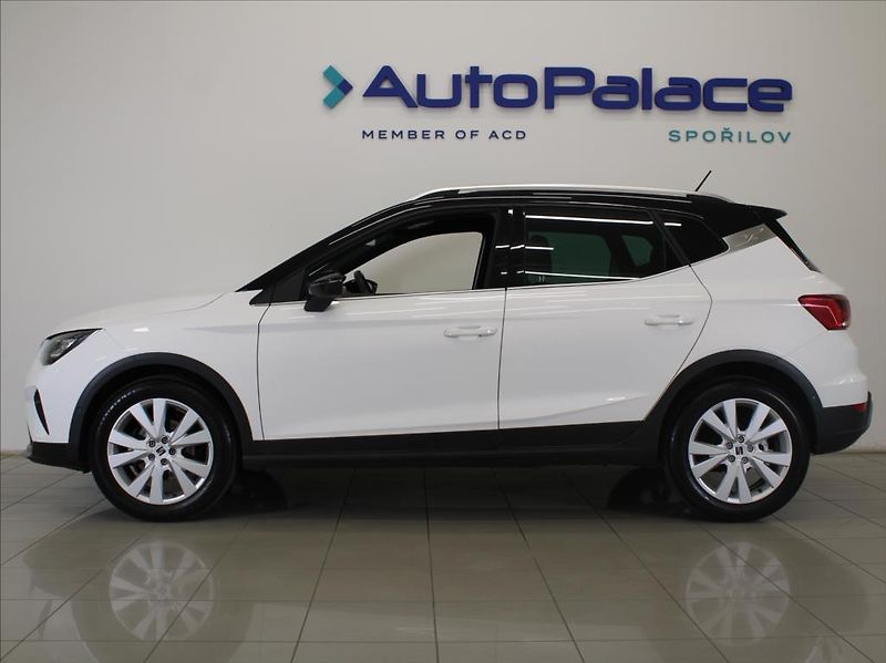 Seat Arona 1,0 TSi DSG Xperience 5L.Zár. - fotka 5 z 23