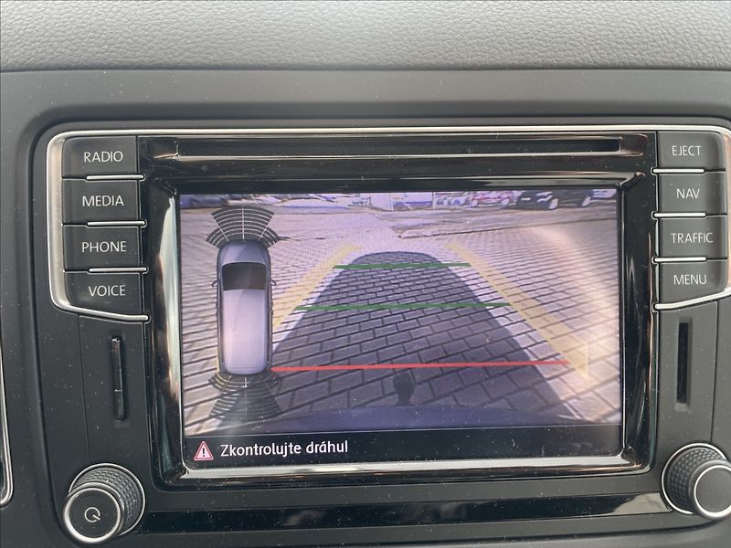 Volkswagen Sharan 2,0 TDi 135kw DSG 7míst Highli - fotka 20 z 46