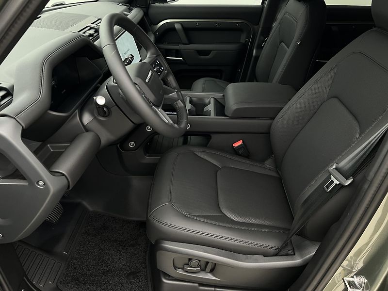 Land Rover Defender 110 D300 X-DYNAMIC SE AWD AUT - fotka 3 z 43