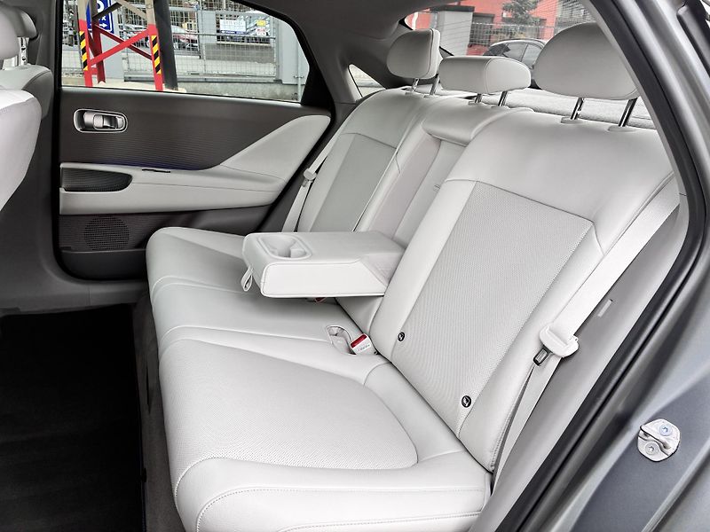Hyundai Ioniq 6 77kWh PREMIUM PANORAMA DSM  - fotka 13 z 42