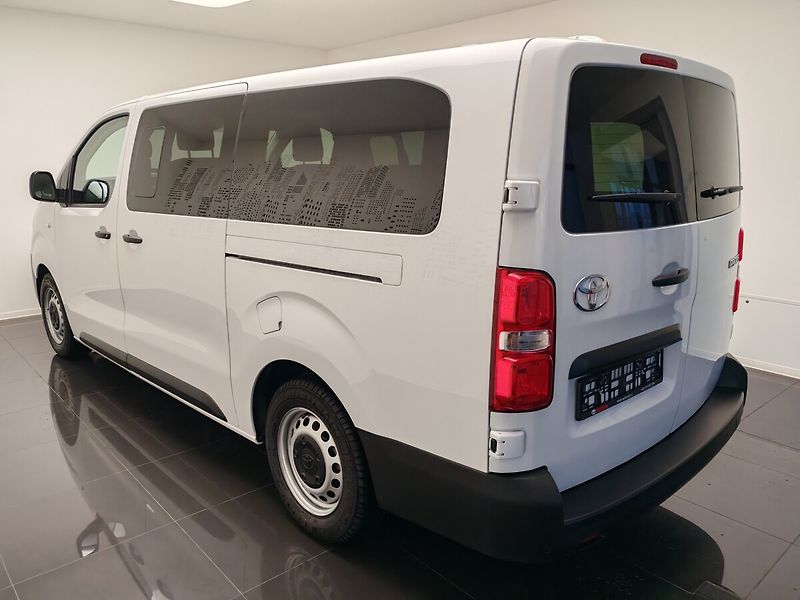 Toyota ProAce Verso 2,0D L2 6MT Combi 8S - fotka 3 z 18