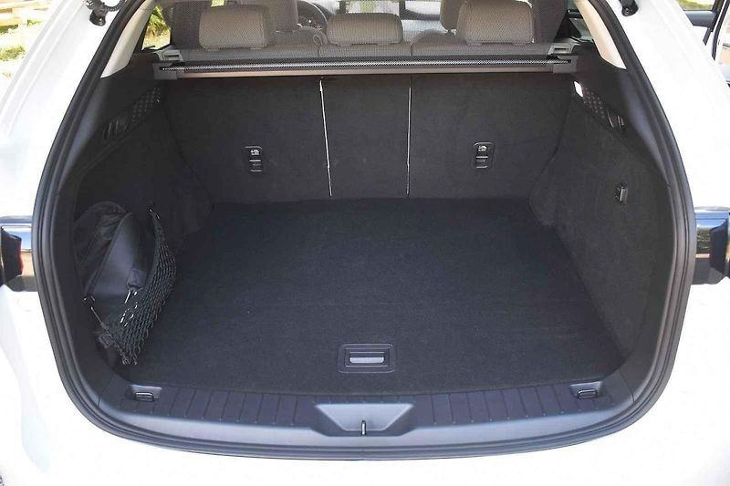Mazda CX-60 si zdatně vede i na zatáčkovitých silnicích