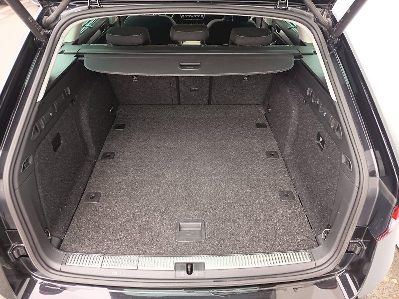 Škoda Superb (2022) 2.0TDI 110kW DSG COMFORT PLUS - fotka 31 z 35